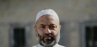 Profil KH Fulan, Tokoh Agama Kota Banjar man in white thobe and white taqiyah