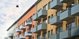 Warga Usul Pemkot Bangun Rumah Susun an apartment building with balconies and balconies on the balconies