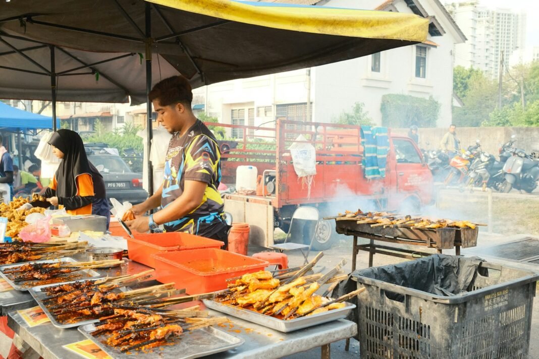 Photo by Kelvin Zyteng Street food vendors are preparing and selling their food.
