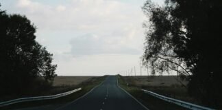 Jalan Rusak di Kampung Durian Runtuh Sudah 10 Tahun Belum Diperbaiki An empty road stretches towards the horizon.