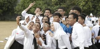 Profil SMKN 00 Banjar group of people wearing white dress shirts and black pants